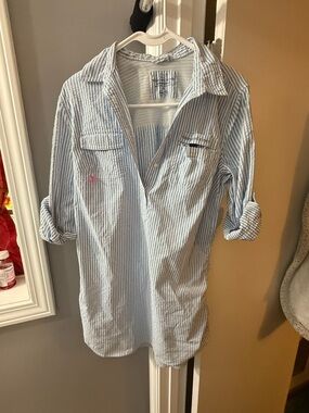 Vineyard Vines Blue and White Striped Casual Button-Down Shirt
